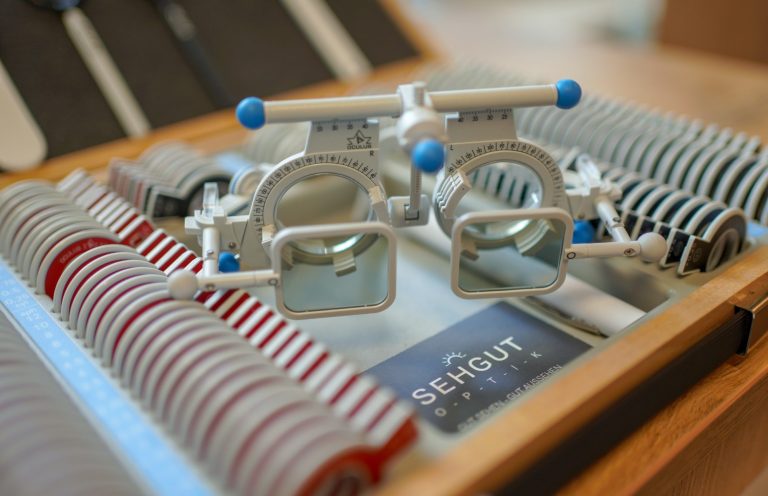 Kirchzarten Optiker Sehtest Binokularsehtest Winkelfehlsichtigkeit MKH Binokularsehtest Winkelfehlsichtigkeit LRS ADHS Kirchzarten Optiker